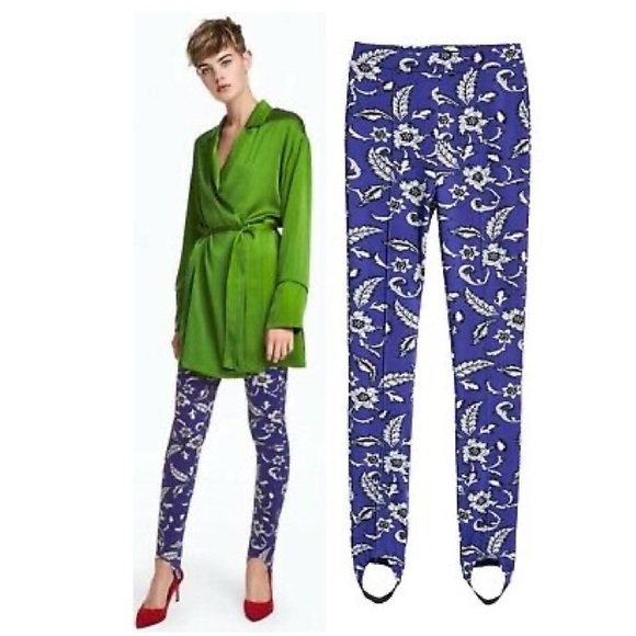 Printed Leggings with foot straps - Picture 2 of 10